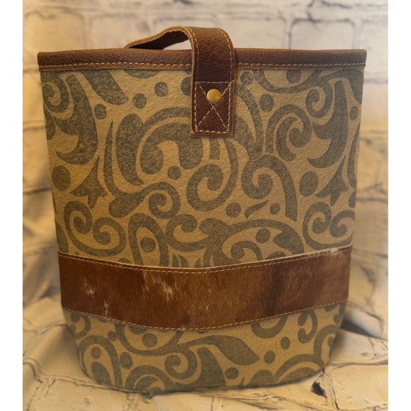Myra Wine Bag Canvas Leather Southwestern Scroll Print Bucket Bag NWT - Picture 2 of 5